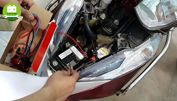 Bình ắc quy xe Lead nằm ở đâu?