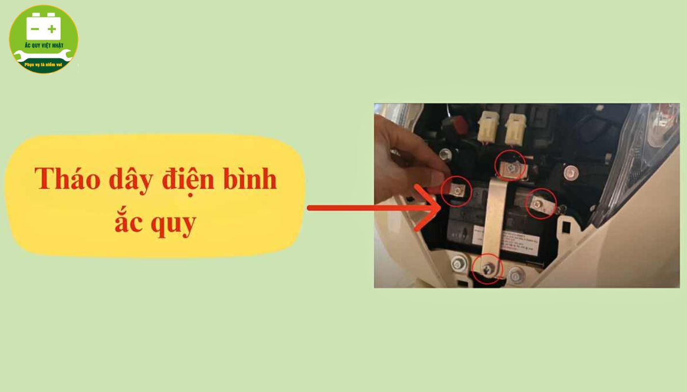 Cách tháo lắp bình ắc quy xe sh mode - tháo dây điện