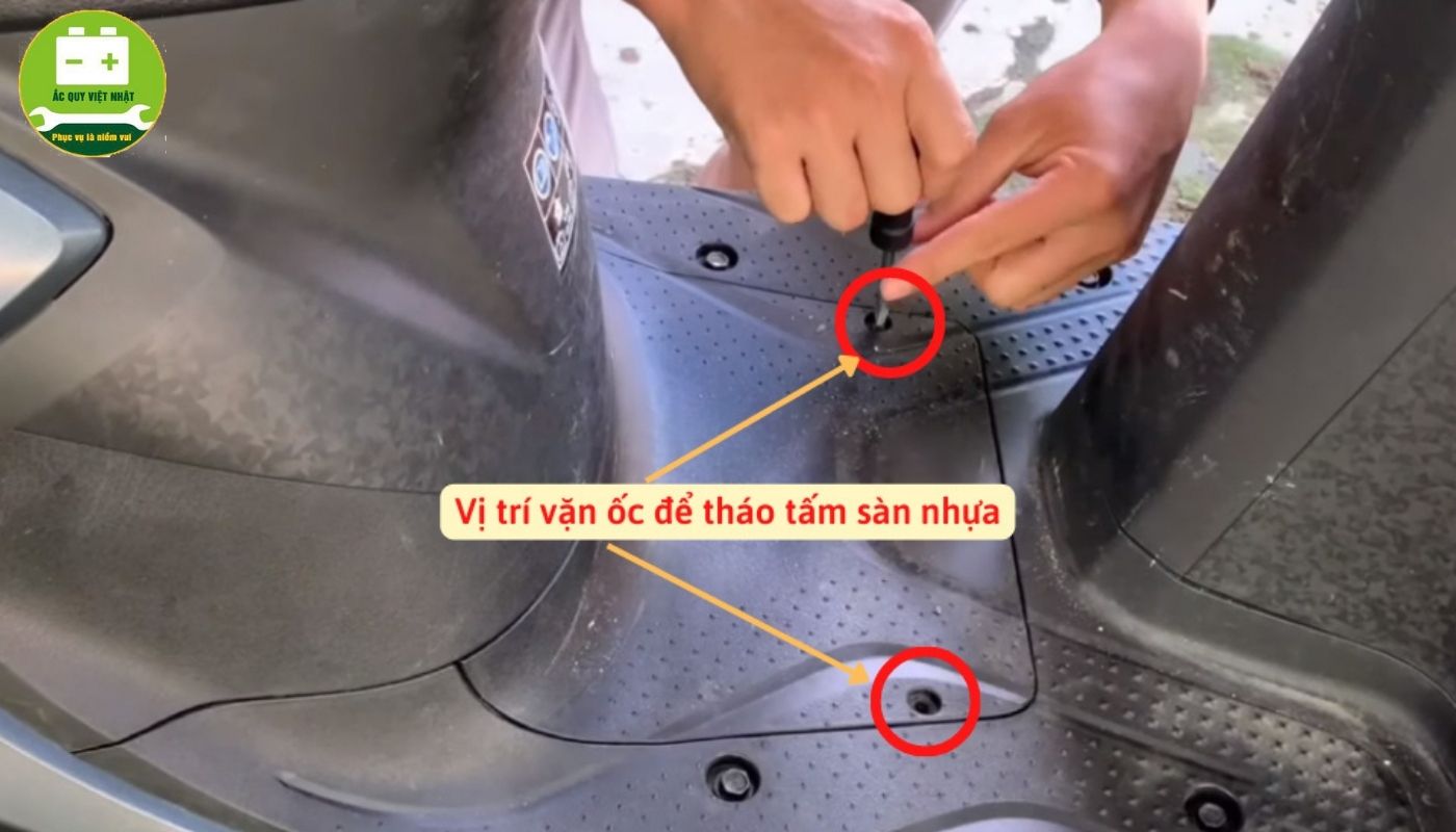 Cách thay bình ắc quy xe vision đời mới