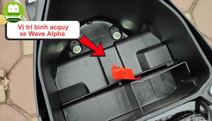 Bình ắc quy xe Wave nằm ở vị trí nào?
