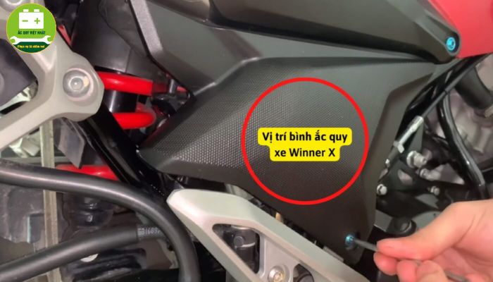 Vị trí bình ắc quy xe Winner X nằm ở đâu?