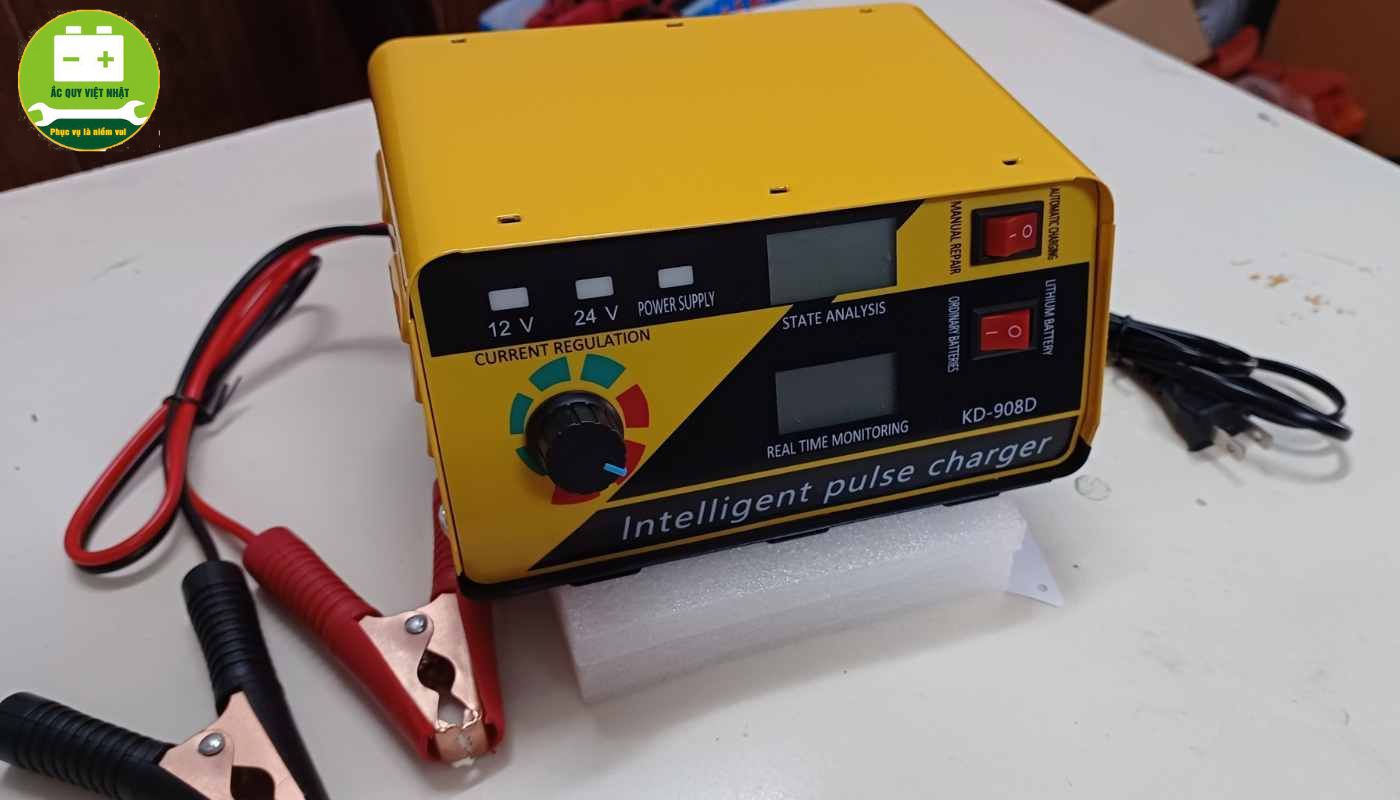 Bộ sạc của bình ắc quy bị lỗi, bị hỏng gây tình trạng nóng