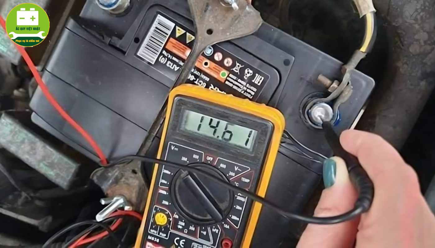 Quản lý thời gian sạc để tránh bình ắc quy bị nóng khi nạp điện