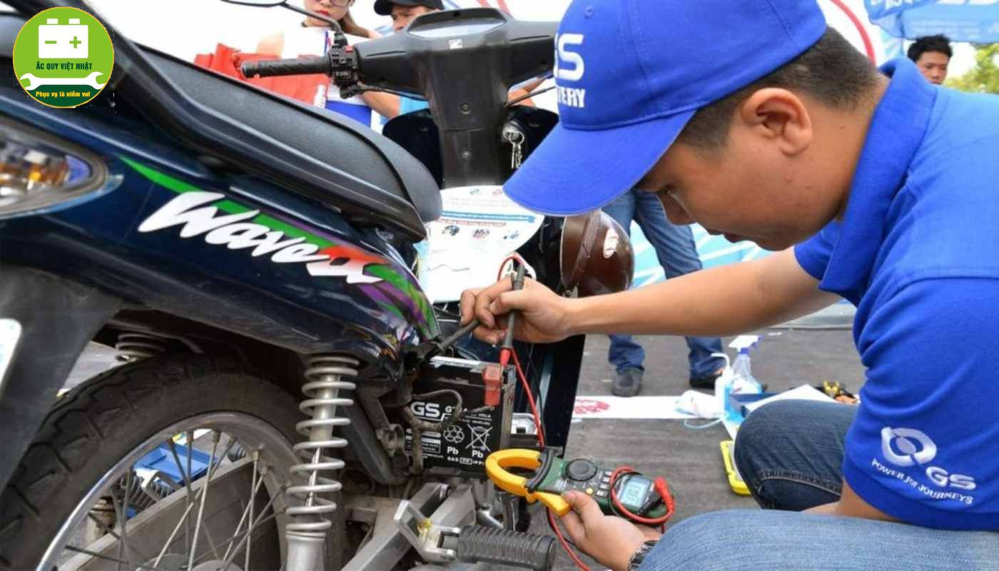Nên chọn bộ sạc phù hợp với bình ắc quy để tránh bị nóng khi sạc