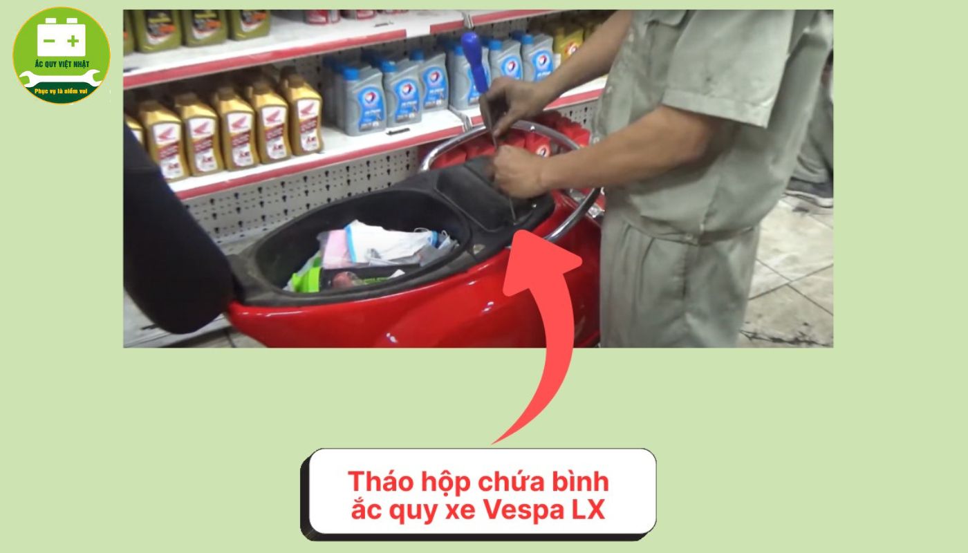 Cách tháo bình xe Vespa LX Cách tháo bình xe Vespa LX